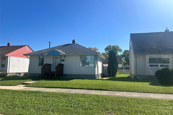 Living room - 405 Monreith Street, Winnipeg, MB R2X2E4 Photo 2