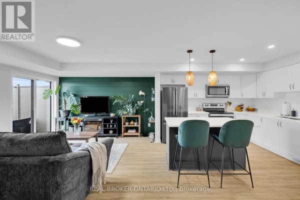 405 Pilot Private, Ottawa, ON, photo 3