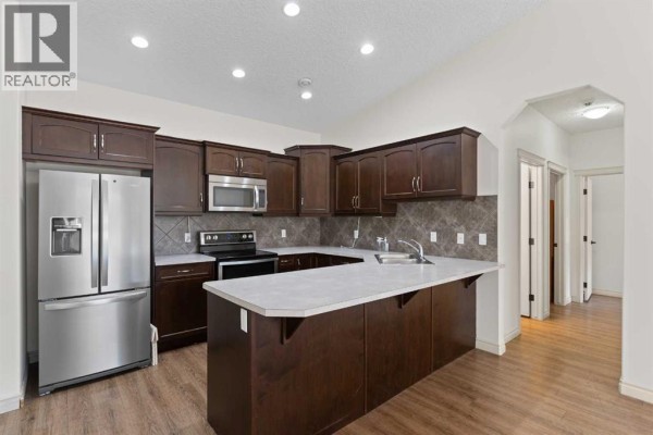 3pc Bathroom - 405 Sunvale Crescent Ne, High River, AB T1V0E8 Photo 3