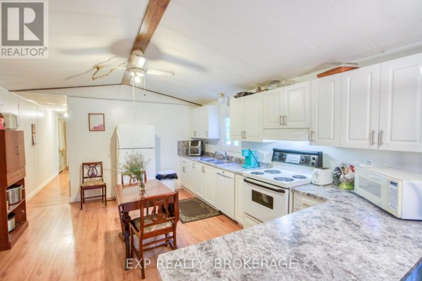 Kitchen - 4050 Elphin Maberly Road, Frontenac, ON K0H2K0 Photo 5