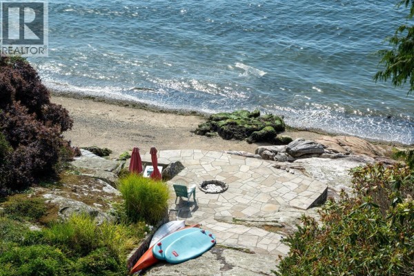 4052 Marine Drive, West Vancouver, BC V7V1N6 Photo 2