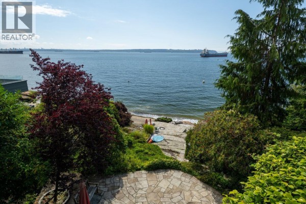 4052 Marine Drive, West Vancouver, BC V7V1N6 Photo 3