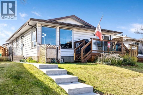 Living room - 4055 Dovercroft Road Se, Calgary, AB T2B1Z6 Photo 2