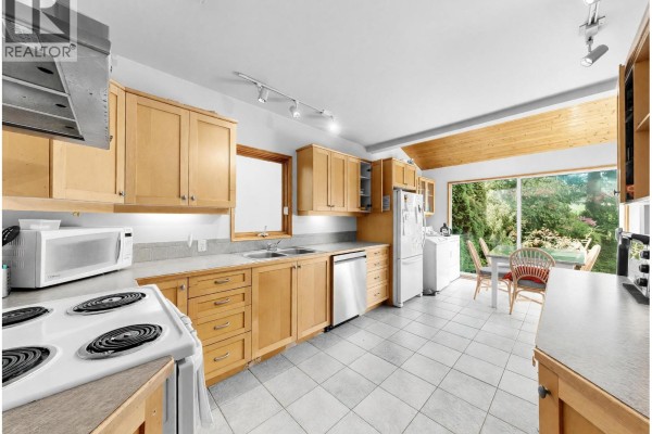 4058 W 17th Avenue, Vancouver, BC V6S1A6 Photo 4
