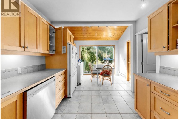 4058 W 17th Avenue, Vancouver, BC V6S1A6 Photo 5