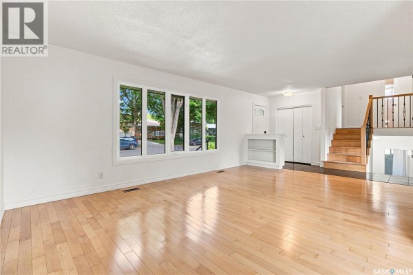 Dining room - 4059 Elphinstone Street, Regina, SK S4S3L1 Photo 3
