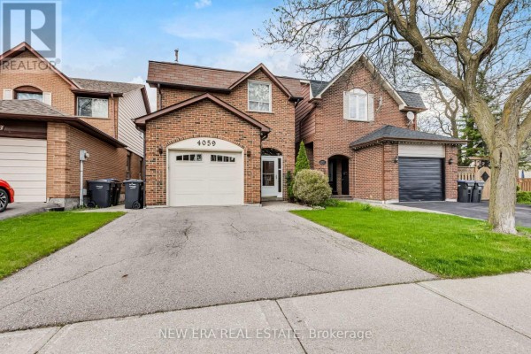 Family room - 4059 Teakwood Drive, Mississauga, ON L5C3L3 Photo 3
