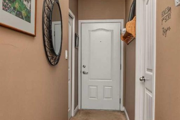 Kitchen - 406, 9221 Lakeland Drive, Grande Prairie, AB T8X0B8 Photo 2