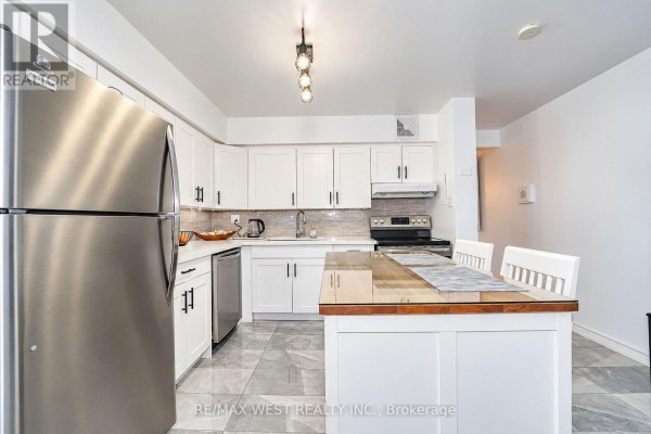 Kitchen - 406 - 1100 Caven Street, Mississauga, ON L5G4N3 Photo 3