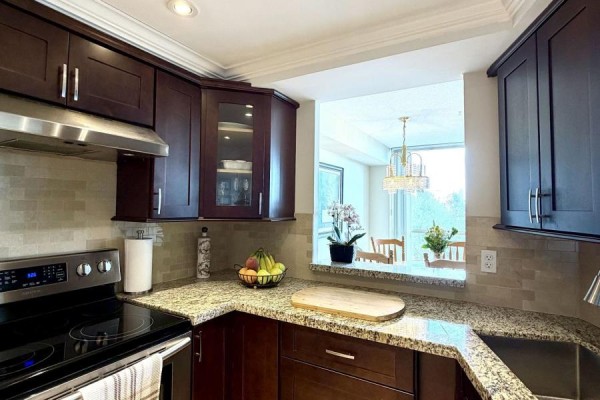 Dining room - 406 - 1360 Rathburn Road E, Mississauga, ON L4W4H4 Photo 3