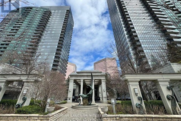 406 - 15 Greenview Avenue, Toronto
