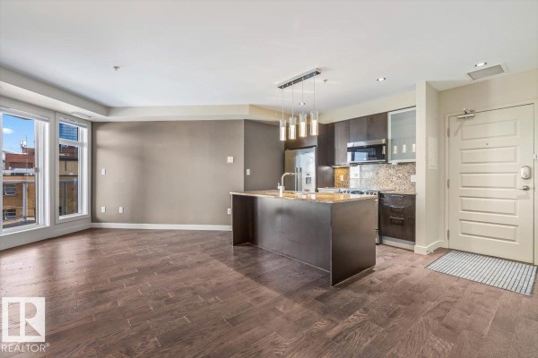 Kitchen - #406 10388 105 St Nw, Edmonton, AB T5J1E6 Photo 3