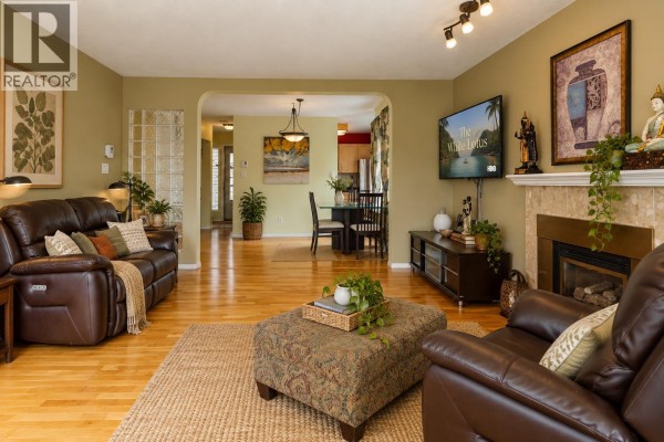 406 1215 Lansdowne Drive, Coquitlam, BC V3E2P2 Photo 5