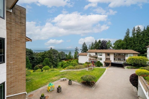 406 1350 Vidal Street, White Rock