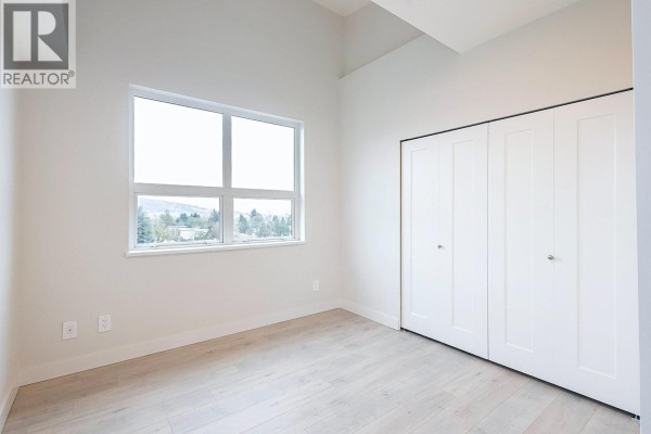 406 5535 Hastings Street, Burnaby, BC V5B1R2 Photo 4