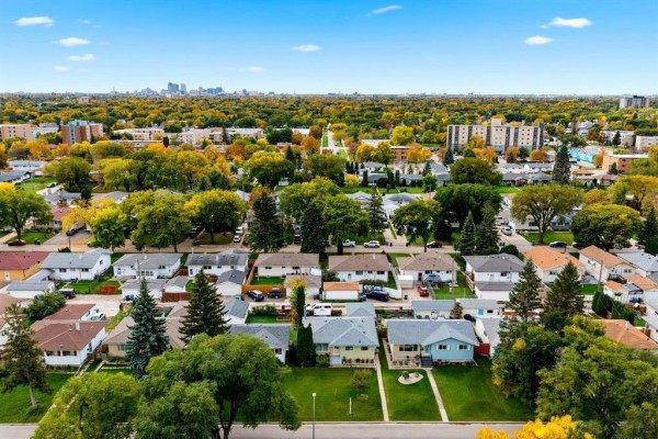 Eat in kitchen - 406 Cork Avenue, Winnipeg, MB R2V1R5 Photo 2