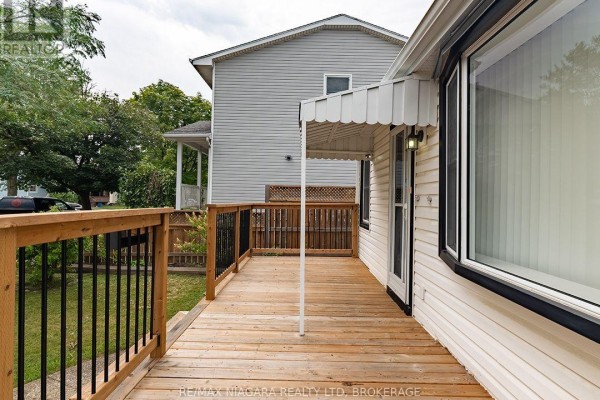 Primary Bedroom - 406 Dieppe Street, Welland, ON L3B4V4 Photo 3