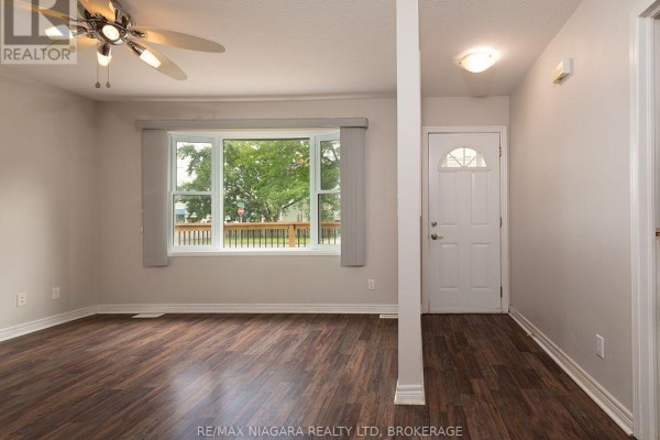 Bedroom 2 - 406 Dieppe Street, Welland, ON L3B4V4 Photo 4