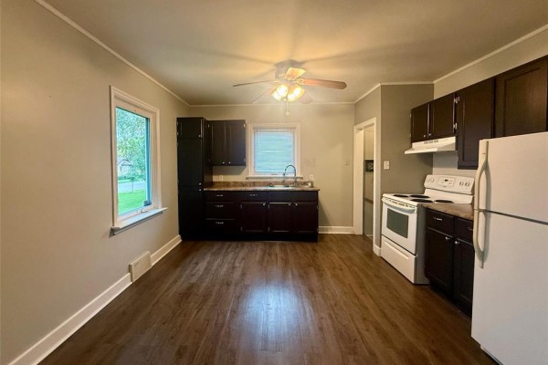 406 Fourth Avenue, Neepawa, MB R0J1H0 Photo 2