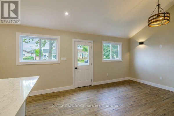 Mud room - 406 Hennepin Avenue, Welland, ON L3B4T5 Photo 5
