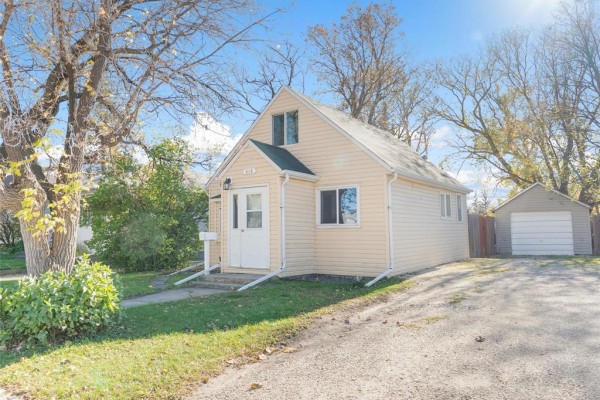 Living room - 406 Strathnaver Avenue, Selkirk, MB R1A0H7 Photo 2