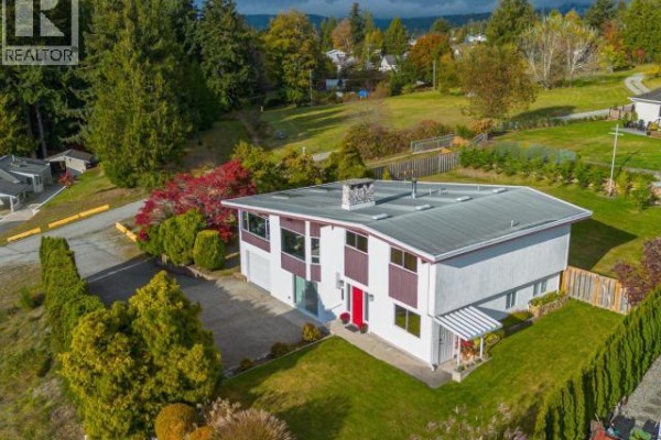 Kitchen - 4064 Westview Ave, Powell River, BC V8A3H6 Photo 4