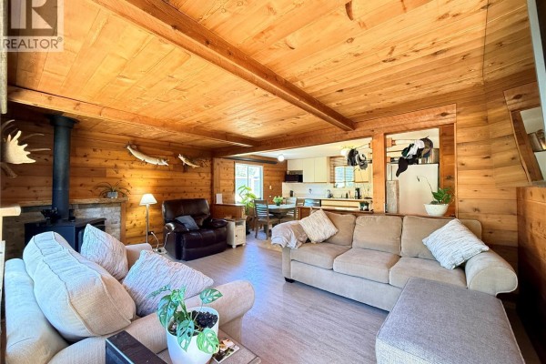 Kitchen - 4069 Nimpkish Cres, Woss, BC V0N3P0 Photo 5