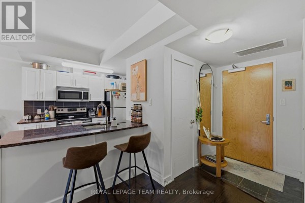 Foyer - 407 - 179 Metcalfe Street, Ottawa, ON K2P0W1 Photo 4