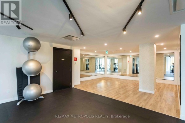 Living room - 407 - 2300 St Clair Avenue W, Toronto, ON M6N0B3 Photo 2