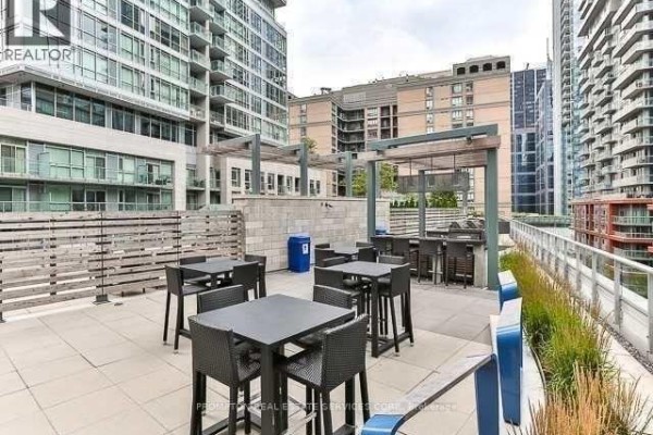 Den - 407 - 30 Nelson Street, Toronto, ON M5V0H5 Photo 5