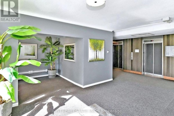 Dining room - 407 - 5 Massey Square, Toronto, ON M4C5L6 Photo 3