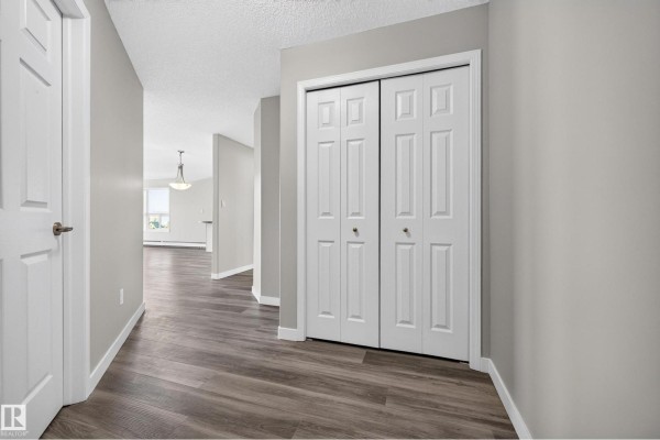 Kitchen - #407 13635 34 St Nw, Edmonton, AB T5A0C4 Photo 3