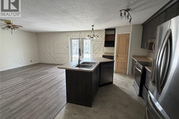 407 2nd Street E, Meadow Lake, SK, photo 2