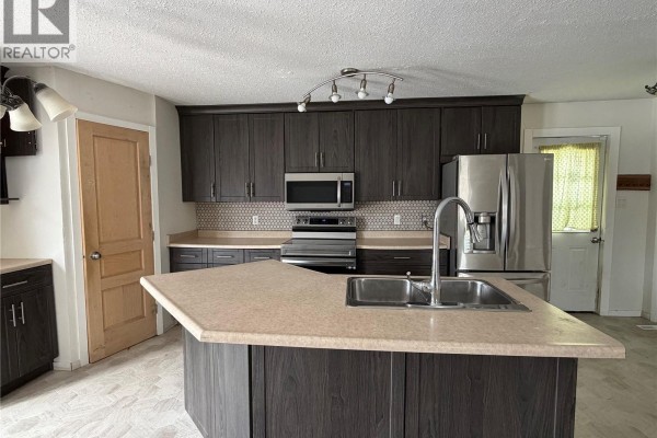 407 2nd Street E, Meadow Lake, SK, photo 3