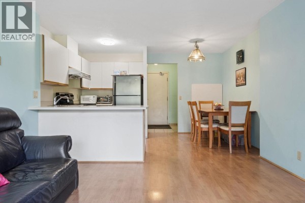 407 3970 Carrigan Court, Burnaby, BC V3N4S5 Photo 2