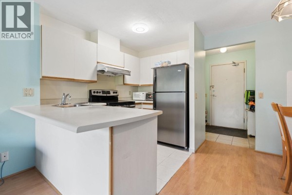 407 3970 Carrigan Court, Burnaby, BC V3N4S5 Photo 3