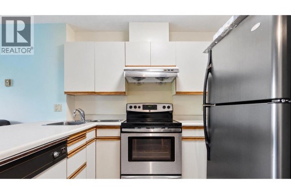 407 3970 Carrigan Court, Burnaby, BC V3N4S5 Photo 4