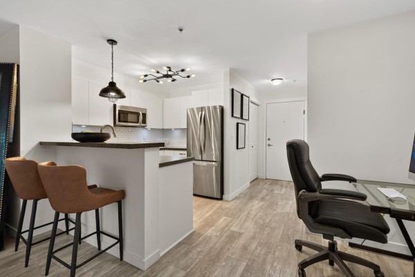 407 8717 160 Street, Surrey, BC V4N5X7 Photo 5