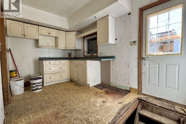 4pc Bathroom - 407 Broad Street, Cut Knife, SK S0M0N0 Photo 5