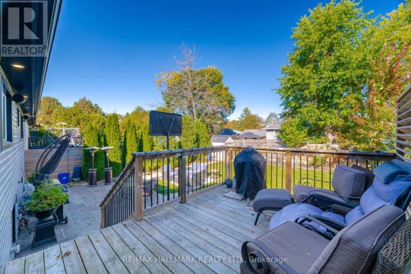 Primary Bedroom - 407 Bronte Road, Oakville, ON L6L5C3 Photo 4