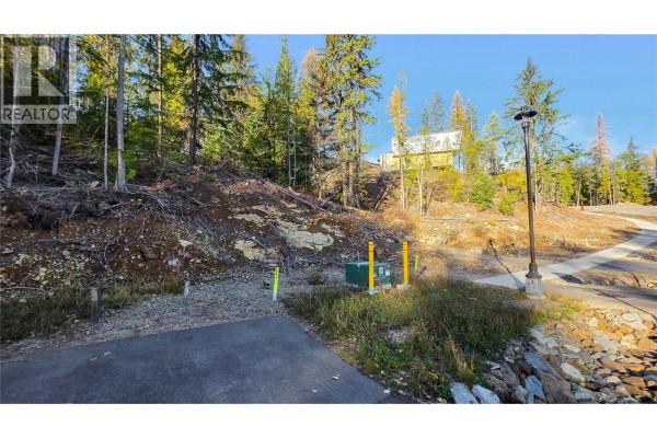 407 Centennial Place, Rossland, BC V0G1Y0 Photo 4