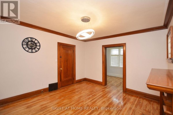 Living room - 407 King Street E, Oshawa, ON L1H1E3 Photo 5