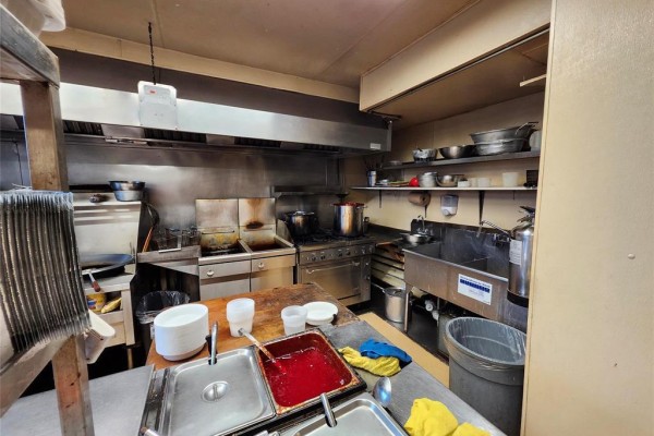 407 Marion Street, Winnipeg, MB R2H0V4 Photo 4