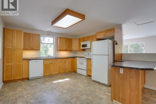 Kitchen - 4070 Highway 101, Powell River, BC V8A4Z3 Photo 3