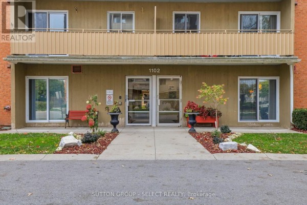 Living room - 408 - 1102 Jalna Boulevard, London South, ON N6E1X8 Photo 3
