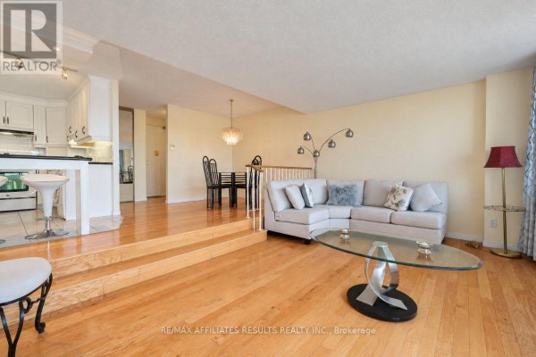 Living room - 408 - 415 Greenview Avenue, Ottawa, ON K2B8G5 Photo 5
