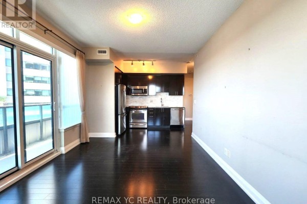 Kitchen - 408 - 7171 Yonge Street, Markham, ON L3T0C5 Photo 3