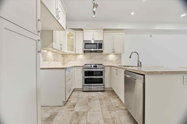408 14588 Mcdougall Drive, Surrey, BC V4P0H1 Photo 4