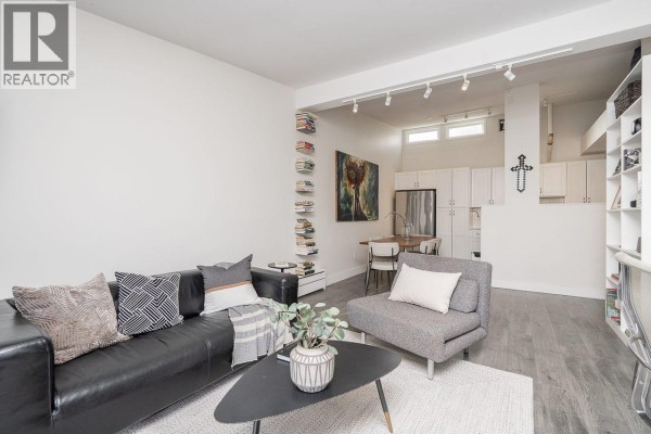 408 2333 Triumph Street, Vancouver, BC V5L1L4 Photo 3