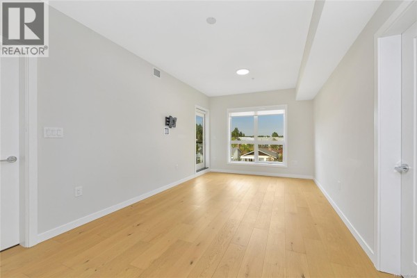 Entrance - 408 4030 Shelbourne St, Saanich, BC V8N3E4 Photo 3